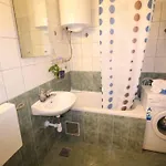 Apartman Old City/beach 13 Minutes Away, Parking, For 4 *