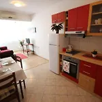 Old City/beach 13 Minutes Away, Parking, For 4 Apartman *