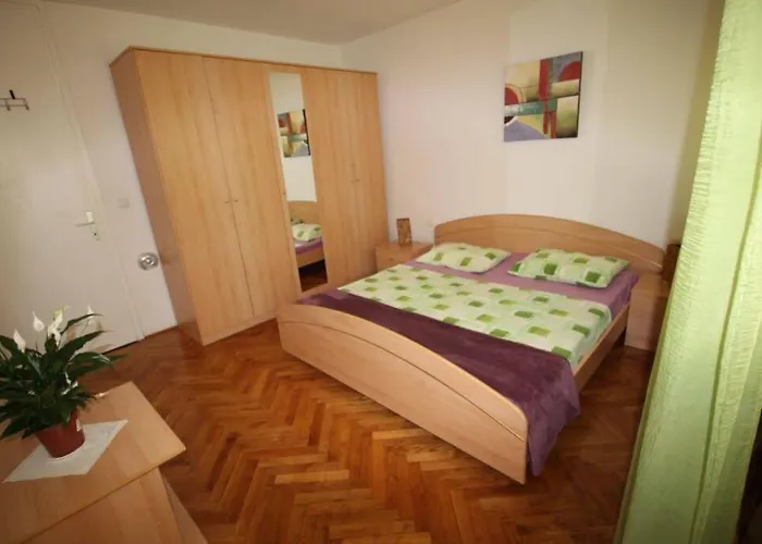 Old City/beach 13 Minutes Away, Parking, For 4 Split